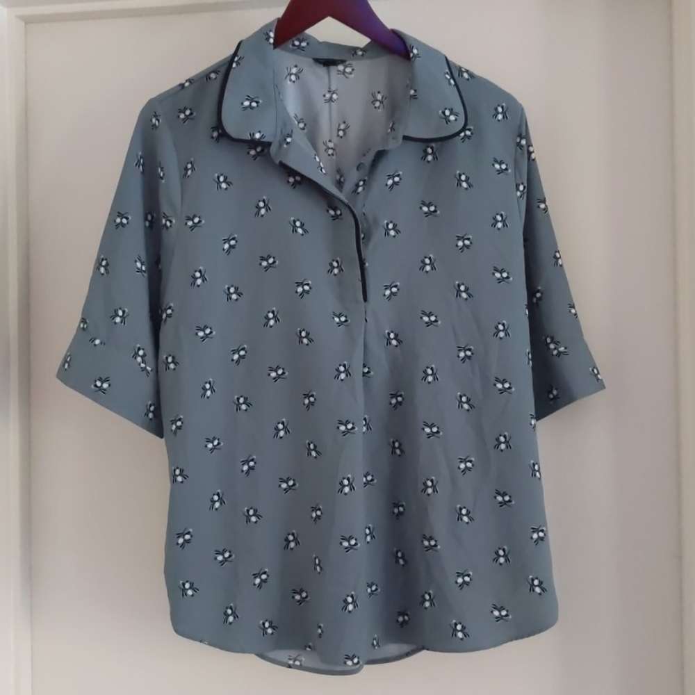♻️DONATED♻️ Light Blue/Grey Patterned Top